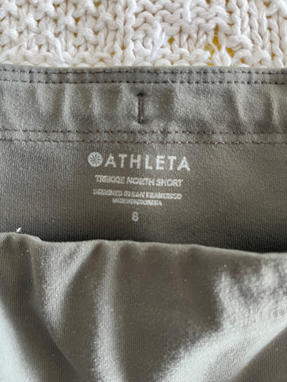 Athleta Trekkie North Mid Rise 3.5" Short in Olive Green Sz 8 - Picture 5 of 14